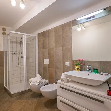 Apartament Rose Rossa Florentina Garten Eg Colico