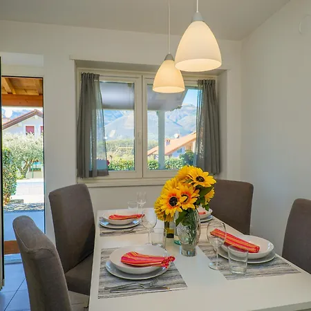 Rose Rossa Florentina Garten Eg Διαμέρισμα Colico